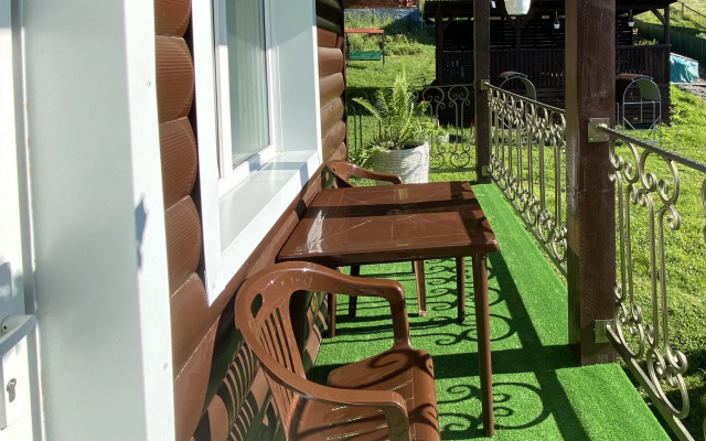 Guest house Gostevoy Dvor Bulavkinykh "na Teletskom"