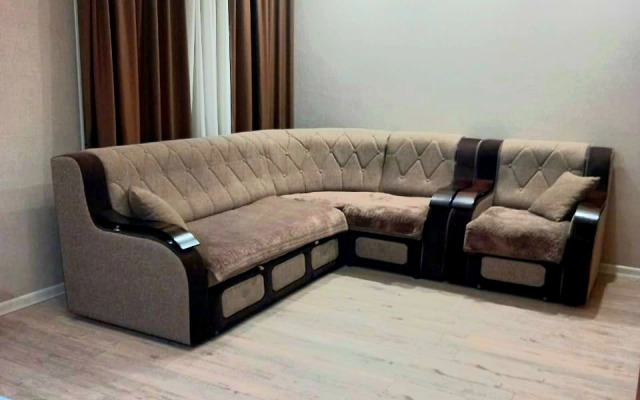 Iz tryokh komnat Flat