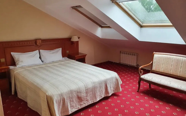 Golden Hotel