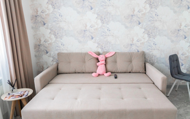 Апартаменты-студия Цветы 30 кв.м. с двуспальным диваном и панорамными окнами, 6 этаж