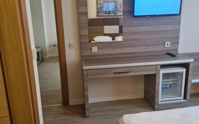 Pera Arya Hotel