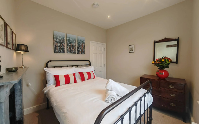 Historic Winchester Apartment