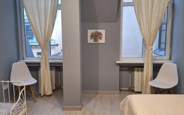 U Metro Sadovaya Flat