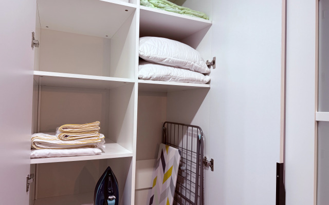 Dizaynerskaya S Vidom Na Gory Flat