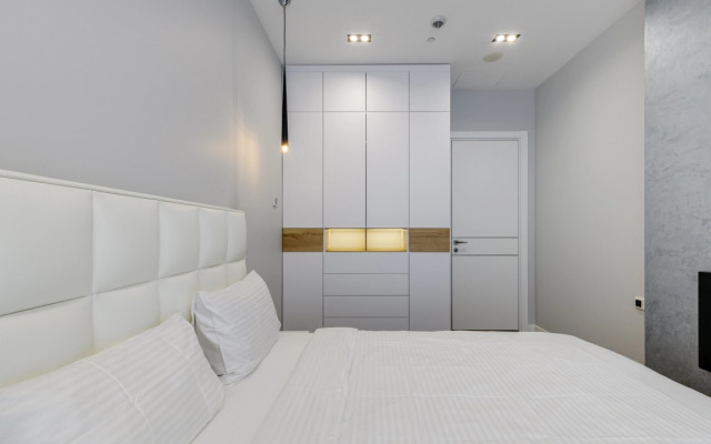 38th Floor, Stylish Apartment with Private Park