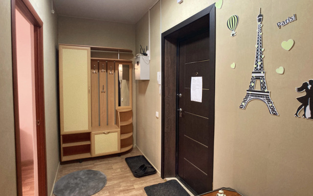 Na Reshetnikova 24 Flat