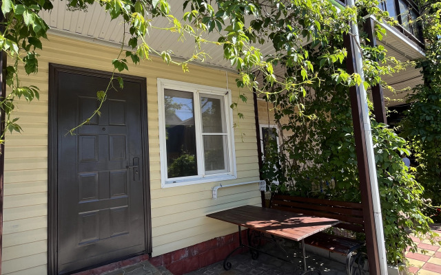 Na Tamanskoy 10 Guest House