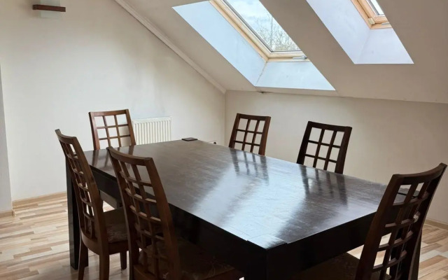 Квартира с Окнами в Небо