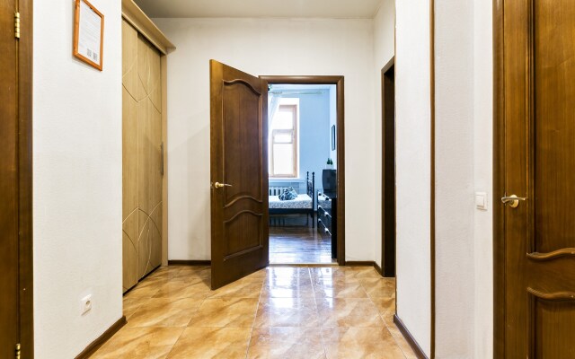 Na Prospekte Kutuzova 21 Apartments