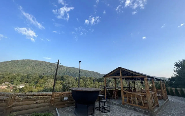 S baney i basseynom Private house