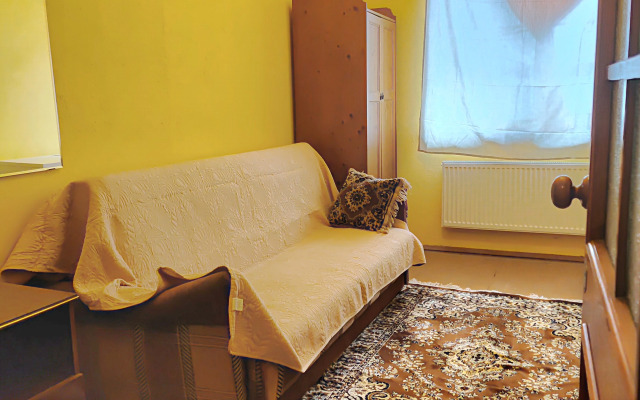 Snyat U Metro Guest house