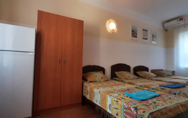 Na Turgeneva Guest House