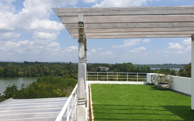 33 Lake Terrace Hotel
