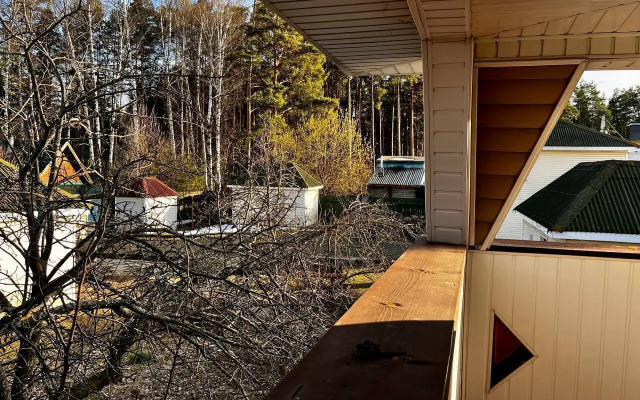 Частный дом двухэтажный на 1-й Лесной улице 1А