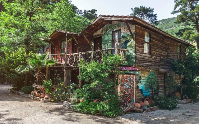 Kadir's Tree Houses Hostel