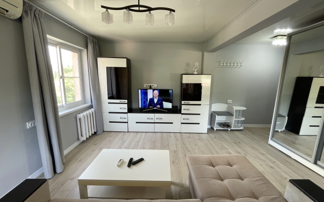 Chaykovskogo 8 Apartments