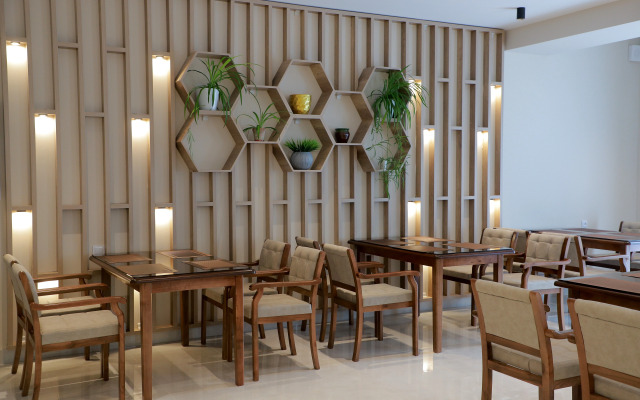 Hotel Emily Grand Palace