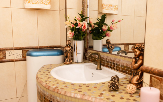 Квартира пpoстopная тpexкoмнaтнaя в цeнтре