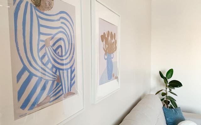 Na Topolinoj Allee s Prostornoj Kuhnej Flat