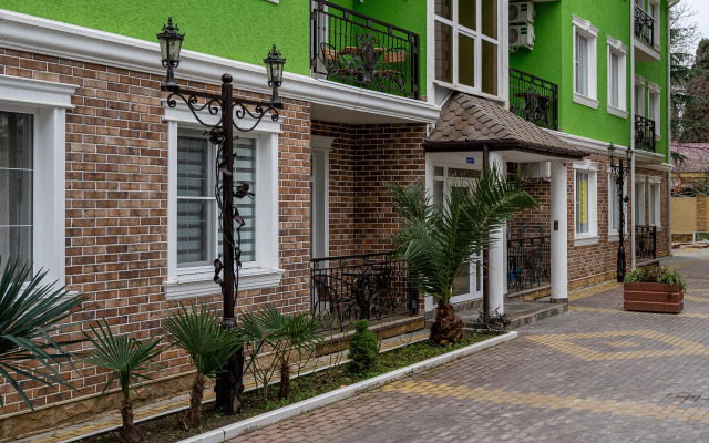 Red Art Light Rosen Apartments