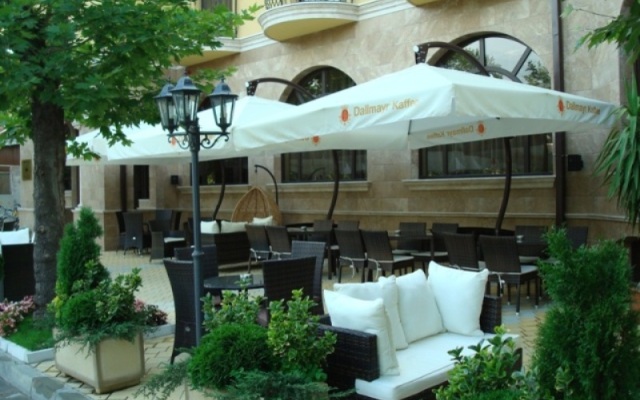 Chinar Hotel