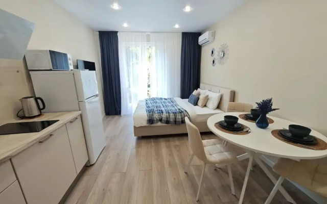 Studiya v Zhk Letniy s vidom na les Apartments