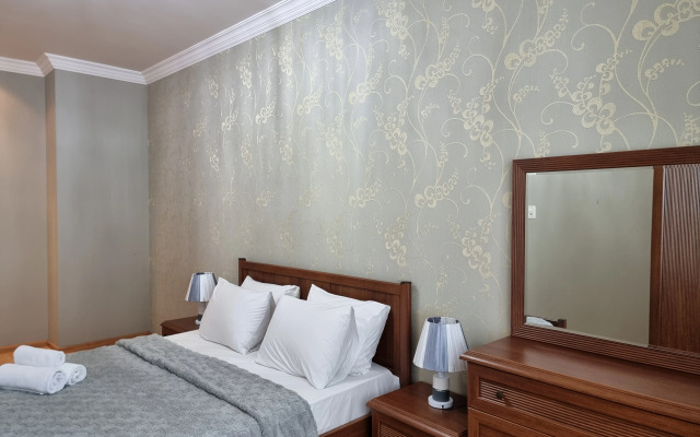 Isr Lux Apartments