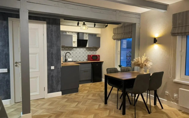 Kvartira Jennifer Apartment. Stil'naa atmosfernaa radom s morem i parkom