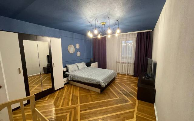 Tolstoy Demonstratsii 38 Flat