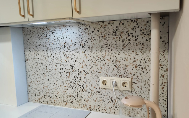 Dizaynerskaya dvushka u morya Flat