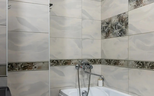 Apartamenty Prostornye trehkomnatnye v sagovoj dostupnosti ot aeroporta Kol'covo