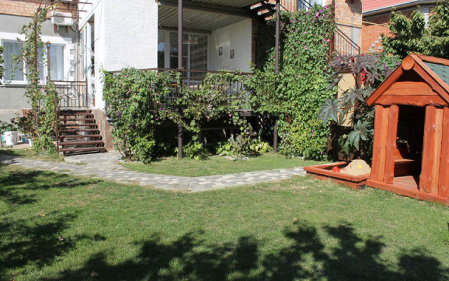 Otdelnyj Kottedzh Kubanskij Dvorik 4 Guest house