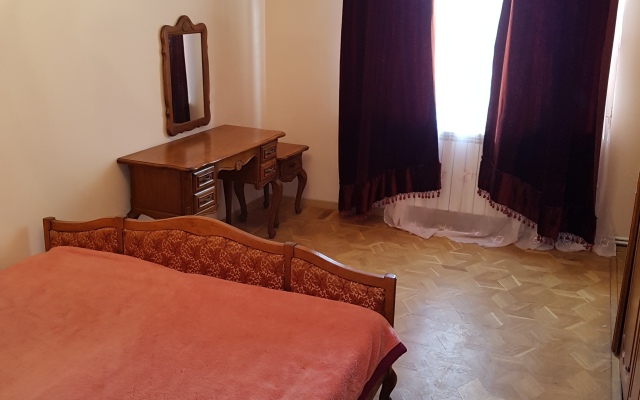 S Dzhakuzi Apartments