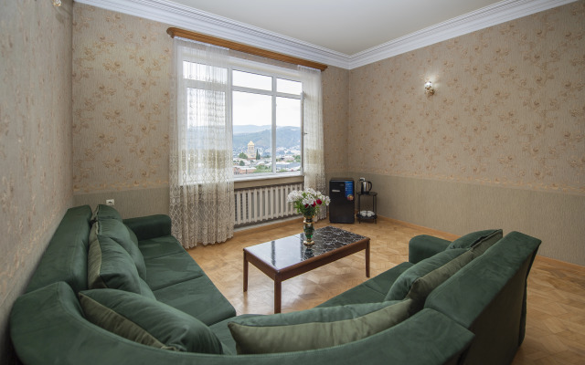 s 5 spal'nyami Guest House