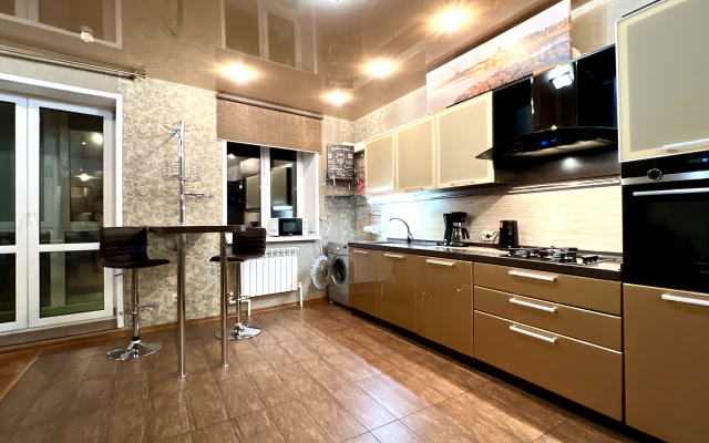 Квартира 3-комнатная Видовая Yarapartments на Набережной