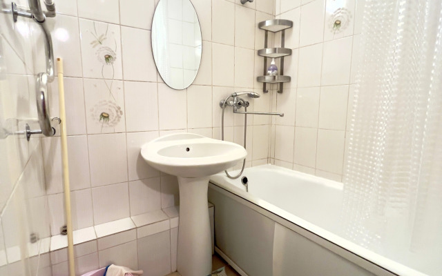 Квартира Трехкомнатная на Гидростроителей