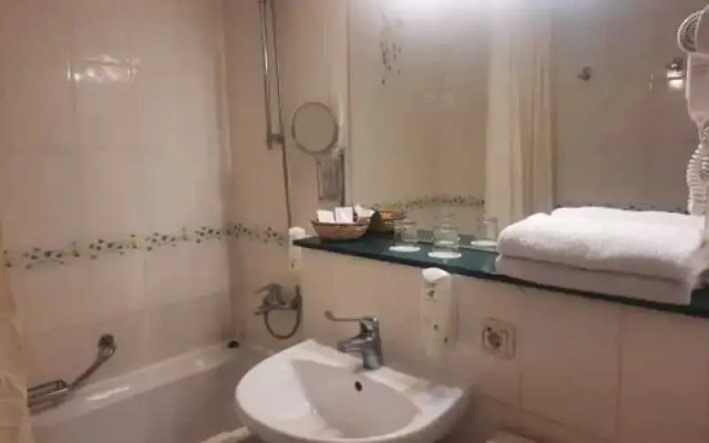 Golden Hotel