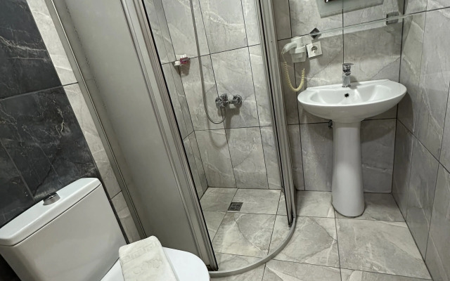 Отель Tree House