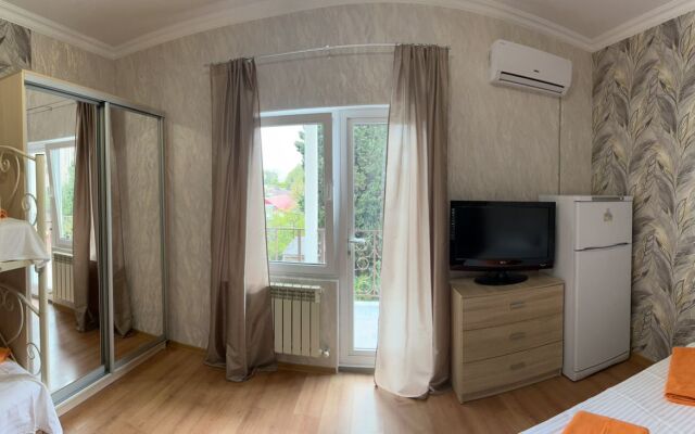 Na Tsvetochnoy Apartments