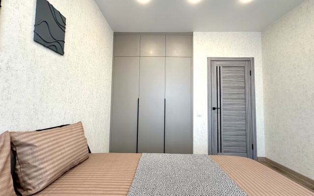 Evkalipt s Dizaynerskim Remontom v Sovremennom Rayone Apartments