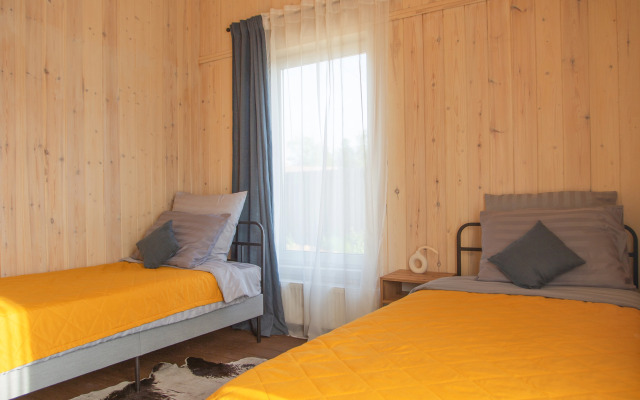 Barnhauz U Ozera Private house