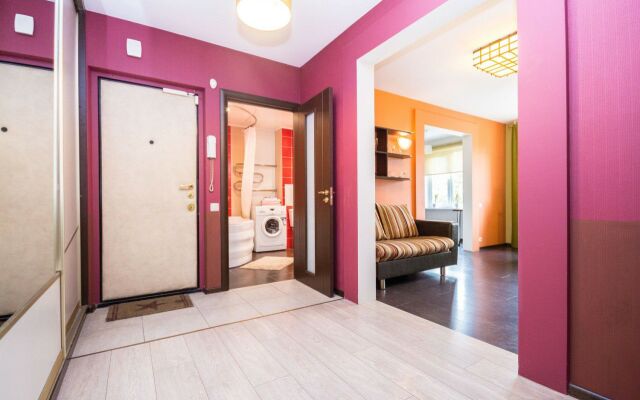 Apartamenty Trekhkomnatnye V 10 Minutakh Ot Tsentra Flat
