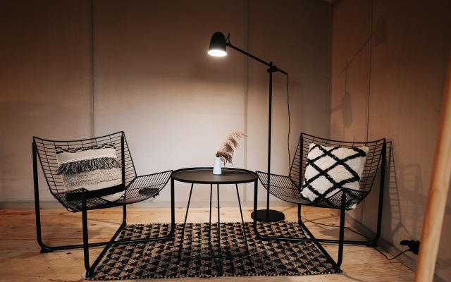 Поляна Глэмпинг, 1-я линия моря (12+)