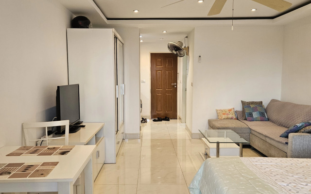 Studiya Na Pratamnake Flat