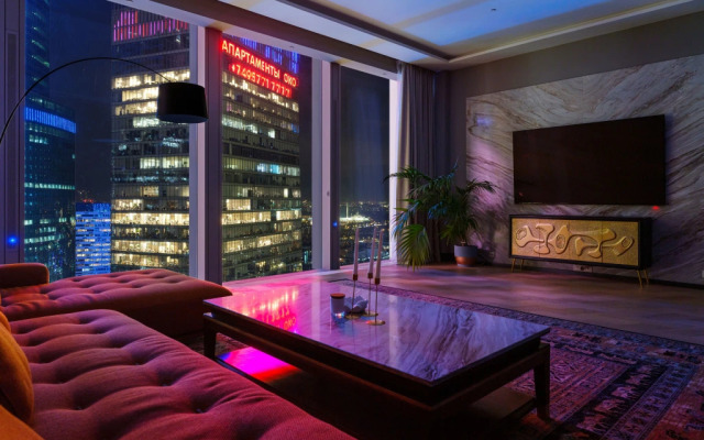 Spacious Apartment with Stunning View of the Towers! 42nd Floor!