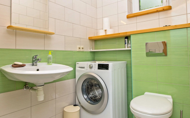 Na Sibiryakova 10 Private House