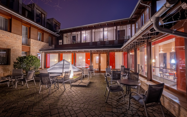 Bazilika alatt Panzió Hotel