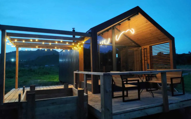 A-Freym S Panoramnym Ostekleniem I Terrasoy Chalet