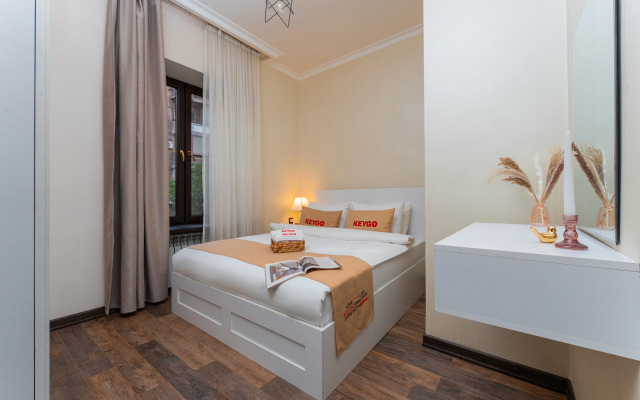 Keygo #0158 1 Spalnya, Balkon, v Tsentre Goroda Apartments