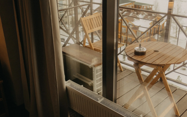 S potryasayuschim vidom na Solnechnoy Doline Apartments